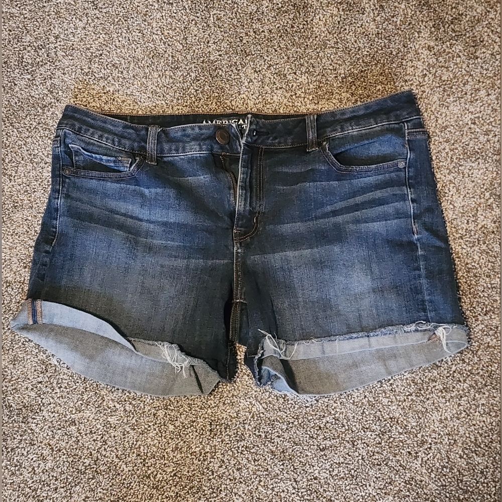 American Eagle Women's Midi Shorts, 360° Super Stretch. Size 16, 4" Inseam